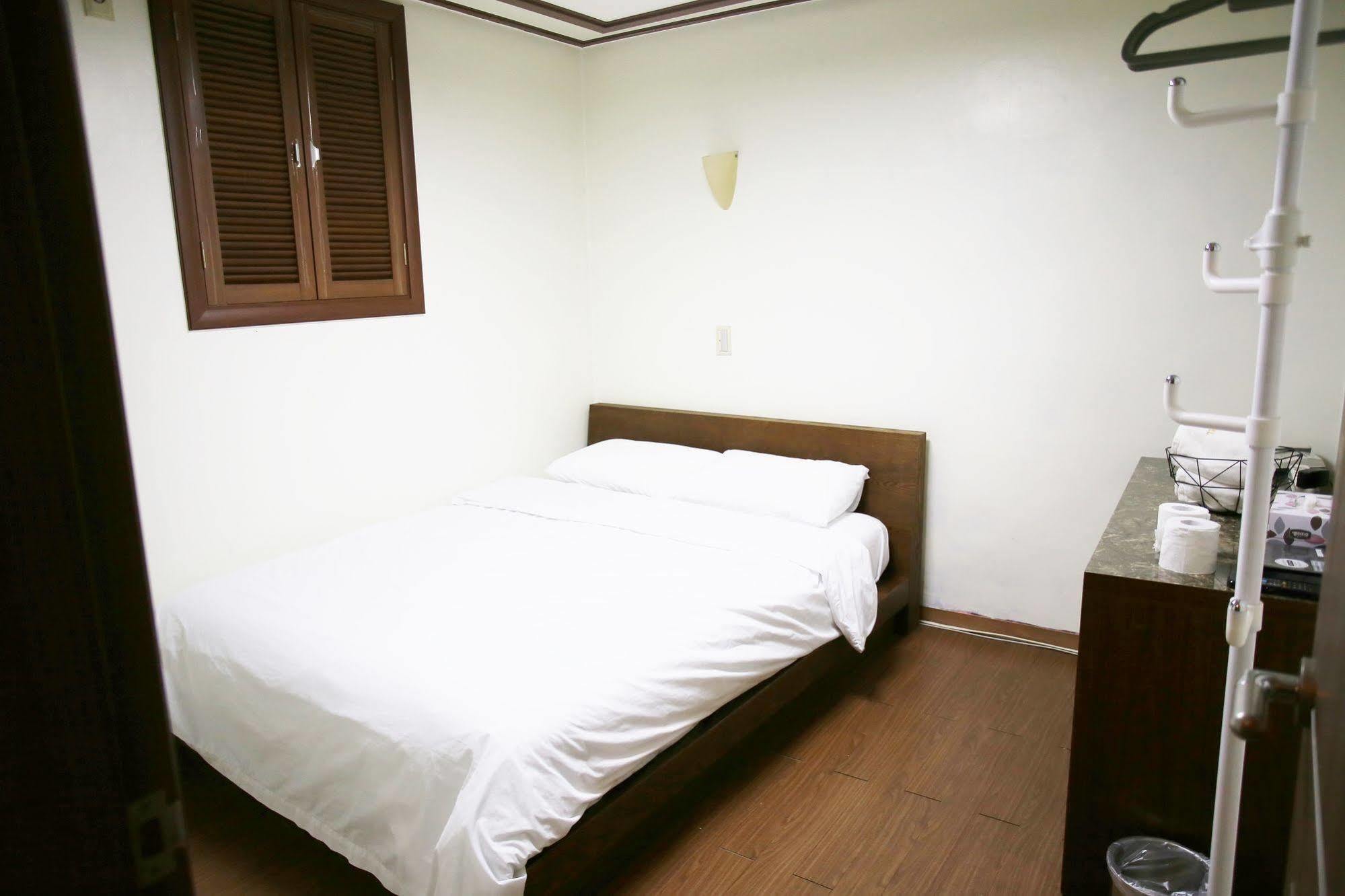 Sinchon Sisters Hostel Σεούλ Εξωτερικό φωτογραφία